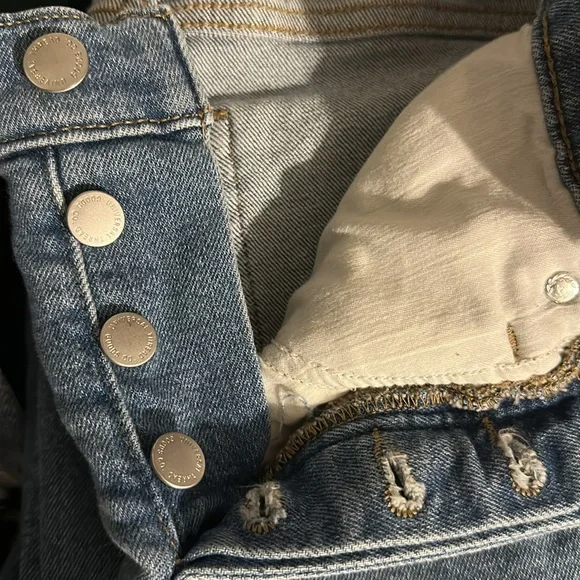 Universal Threads - Picture 8 of 8